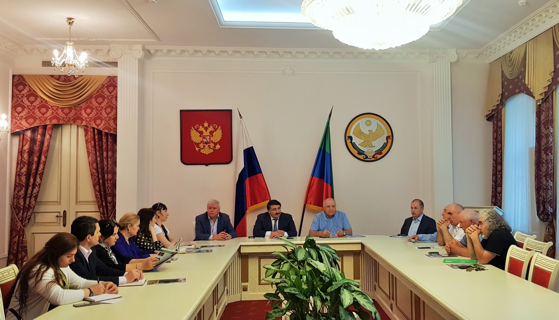 Постпред РД Джамаладин Гасанов провел встречу с членами Президиума Московского центра культуры «Дагестан».