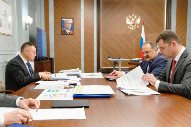 Ирек Файзуллин и Сергей Меликов обсудили реализацию в Дагестане ряда инфраструктурных проектов