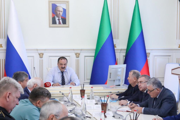 Глава Дагестана провел оперативное совещание с руководителями органов всех ветвей власти