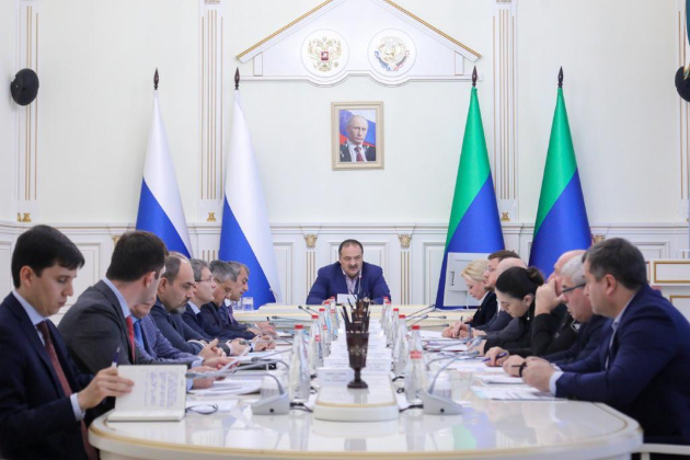 Сергей Меликов провёл совещание по вопросам строительства и капитального ремонта дагестанских школ