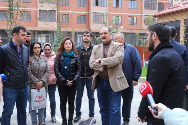 Сергей Меликов проверил ход строительства многоквартирных жилых домов в Каспийске