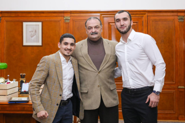 Сергей Меликов лично поздравил Альберта Батыргазиева и Муслима Гаджимагомедова с высокими спортивными достижениями