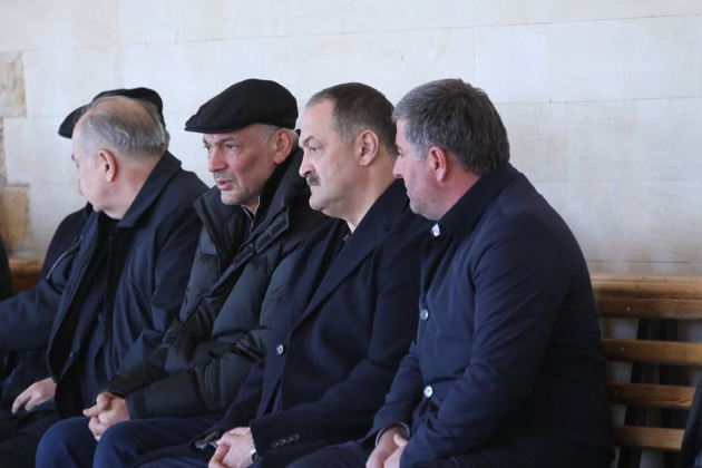 Глава Дагестана посетил семью почётного председателя Госсовета РД Магомедали Магомедова