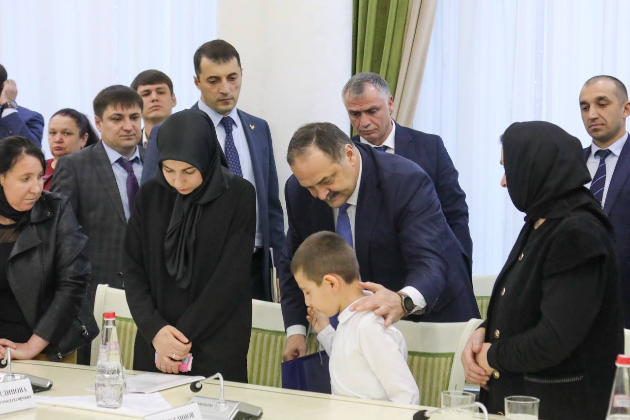 Глава Дагестана встретился с семьями погибших в Украине военнослужащих