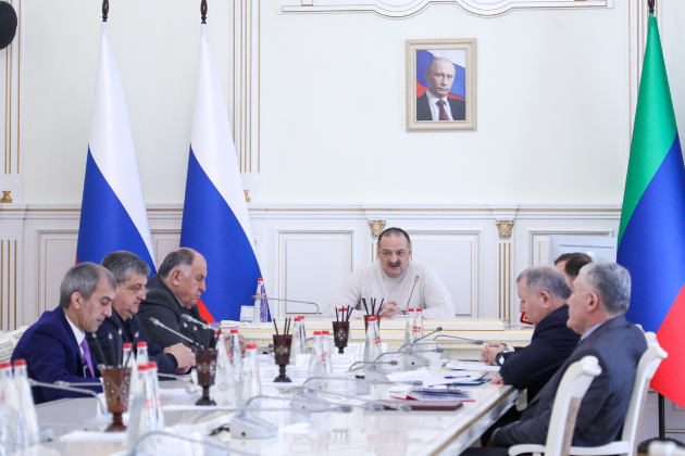Сергей Меликов провел оперативное совещание по вопросам устойчивости развития экономики