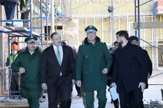 Сергей Меликов и замминистра обороны России Тимур Иванов осмотрели социальные объекты в Махачкале