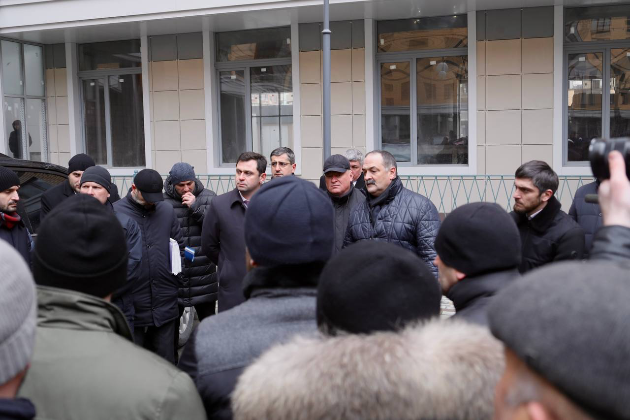 Сергей Меликов встретился с пайщиками «АРСИ Групп» и осмотрел строящуюся школу в Каспийске