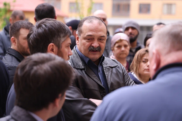 Сергей Меликов вручил ключи от квартир первым жильцам ЖК «Фэмили Блок»