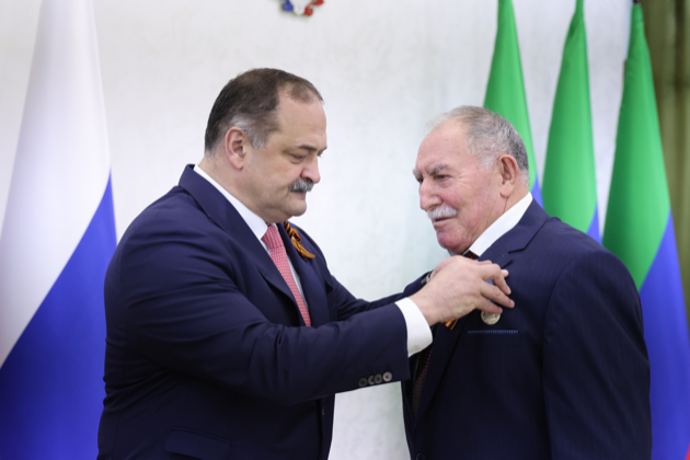 Сергей Меликов вручил госнаграды отличившимся дагестанцам
