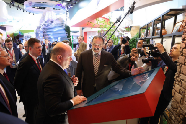 Михаил Мишустин посетил стенд Дагестана в день открытия Кавказской инвестиционной выставки