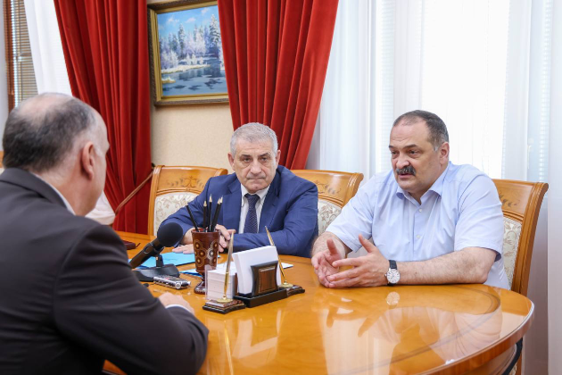 Сергей Меликов провел встречу с руководителем «Капитал-Инвест» Магомедали Багандовым