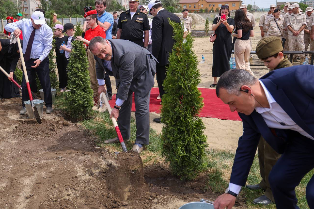 Глава Дагестана принял участие в закладке сквера в память морякам Каспийской флотилии