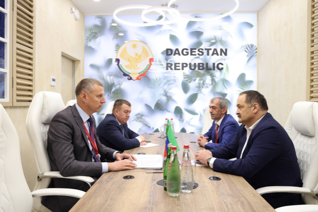 Глава Дагестана встретился с послом Республики Беларусь в России Дмитрием Крутым