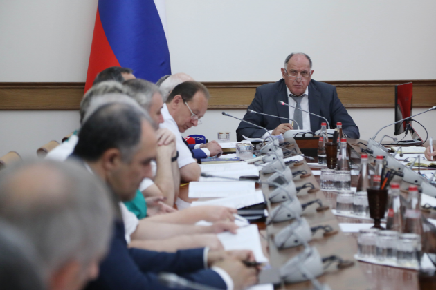 Вопросы освоения бюджета и предоставления жилья детям-сиротам обсудили под руководством Сергея Меликова