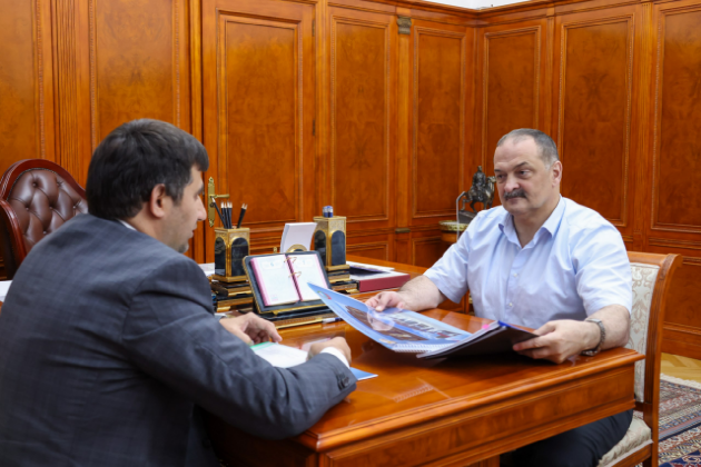 Сергей Меликов провел встречу с избранным главой Буйнакского района