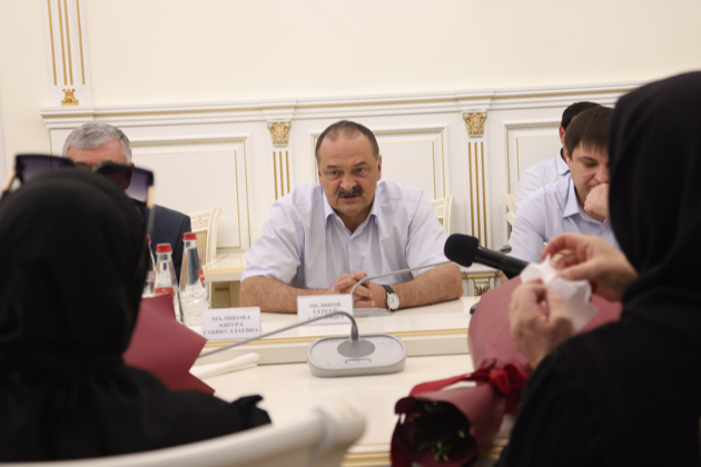 Сергей Меликов передал орден Мужества родным погибшего росгвардейца