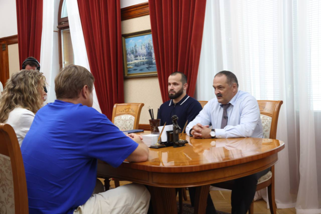 Сергей Меликов встретился с командой телешоу «Вызов»