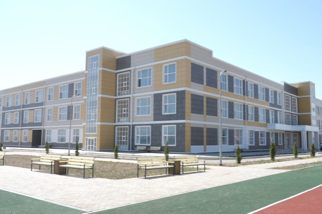 Тимур Иванов и Сергей Меликов осмотрели строящиеся социальные объекты в Махачкале и Каспийске