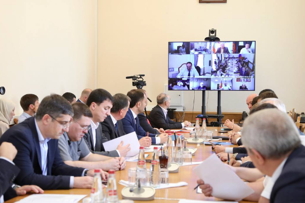 Сергей Меликов провел заседание правительственной комиссии по вопросам незаконного строительства