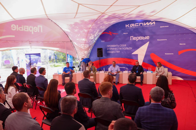 Глава Дагестана встретился с победителями регионального этапа конкурса управленцев «Лидеры России»