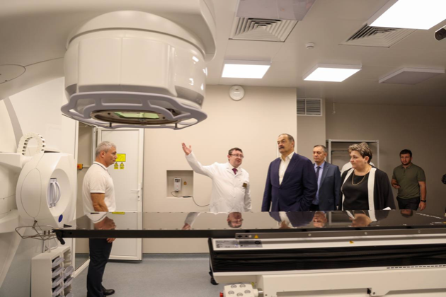Сергей Меликов осмотрел новое отделение лучевой терапии Республиканского онкоцентра