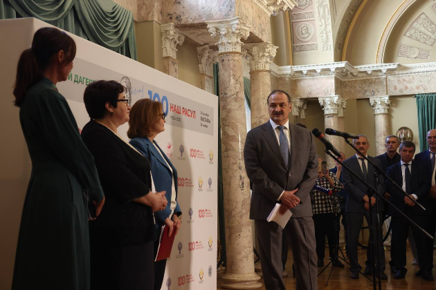 Сергей Меликов принял участие в открытии выставки «Мой Дагестан. Наш Расул»