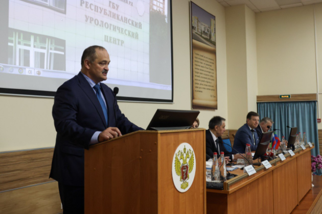 Сергей Меликов поздравил работников Республиканского урологического центра с юбилеем
