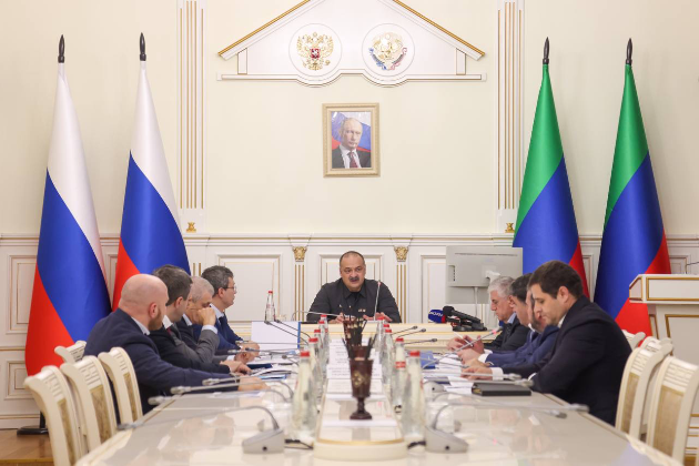Сергей Меликов провел совещание по развитию дорожно-транспортного комплекса Дагестана