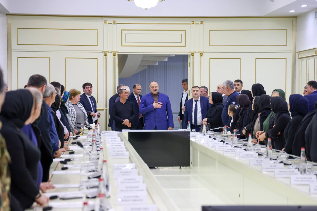 Сергей Меликов встретился с семьями военнослужaщих