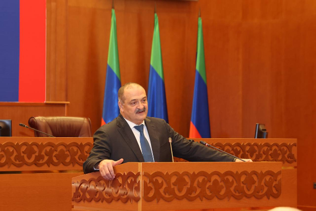 Сергей Меликов вручил дипломы победителям конкурса на соискание грантов Главы РД