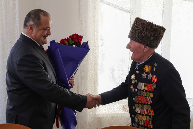 Сергей Меликов поздравил со 100-летием ветерана Великой Отечественной войны Ибрагим-Пашу Садыкова