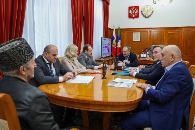 По следам прямой линии: Сергей Меликов встретился с инициаторами проектов по созданию яхт-клуба и конного театра