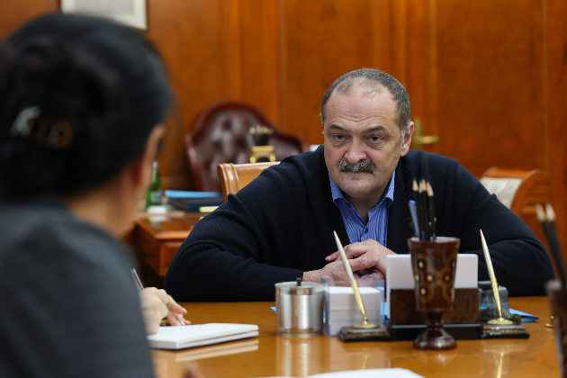 Сергей Меликов встретился с инициаторами патриотических проектов Маржи Ильясовой и Патимат Пайзулаевой