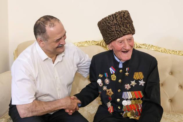 Сергей Меликов лично поздравил Ибрагим-Пашу Садыкова с присвоением звания Героя России