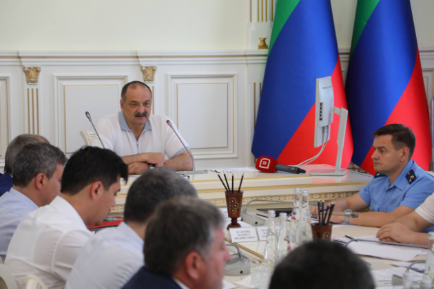 Сергей Меликoв провел совещание по готовности региона к осенне-зимнему периоду
