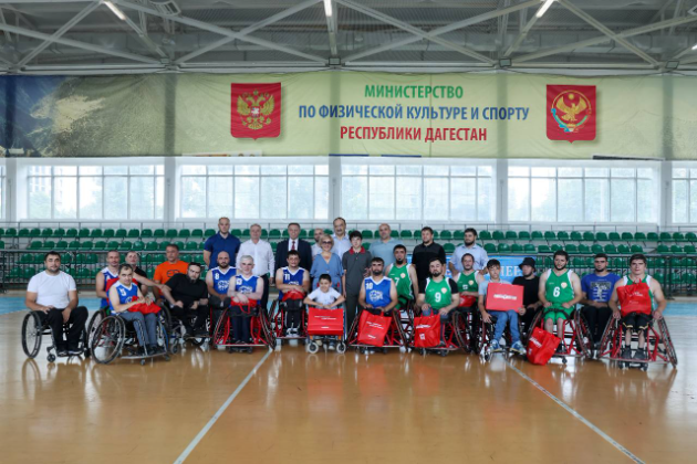 Сергей Меликов встретился с баскетболистами-колясочниками клуба «ДаКИ»