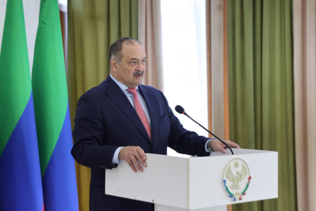 Сергей Меликов вручил государственные награды в День Конституции Дагестана