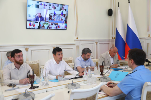 Сергей Меликов провел заседание Правкомиссии по незаконному строительству в Дагестане