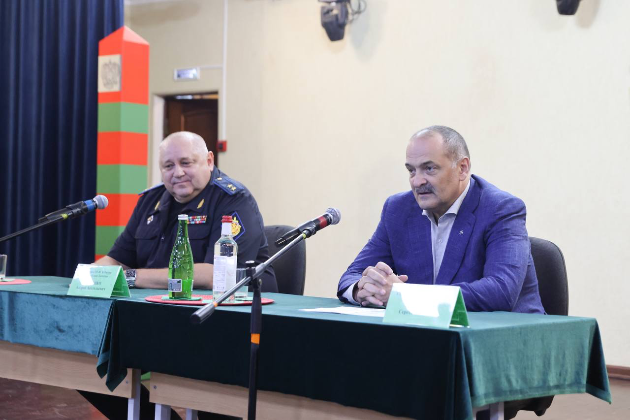 Глава Дагестана встретился с военнослужащими срочной службы Пограничного управления