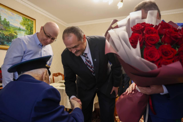 Сергей Меликов поздравил ветерана Великой Отечественной войны Гаджи Инчилова со 100-летием