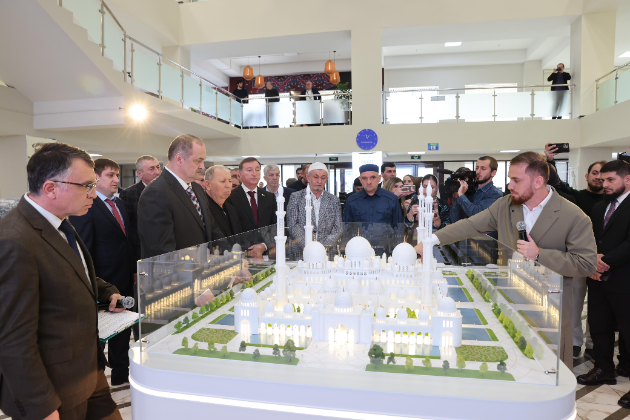 Главе Дагестана презентовали проект строительства Духовного центра в Дербенте