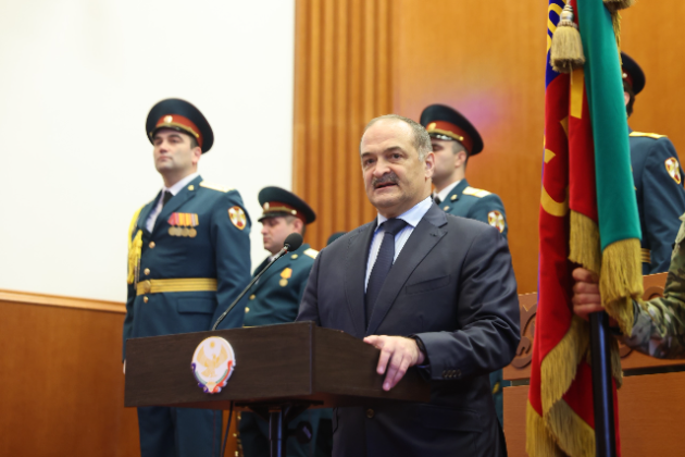 Сергей Меликов торжественно вручил Боевое знамя добровольческому батальону «Каспий»