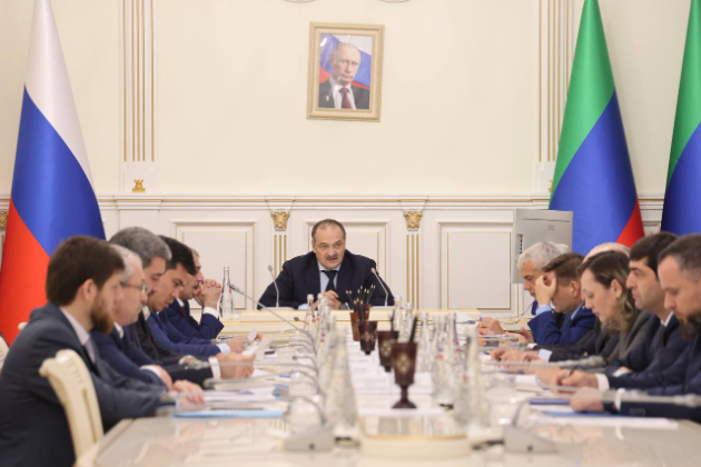 Под руководством Сергея Меликова обсудили программу устойчивого экономического развития предприятий энергетики и ЖКХ Дагестана