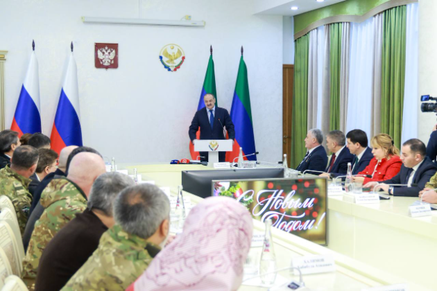 Сергей Меликов вручил дагестанцам государственные награды РФ и РД