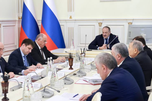 Глава Дагестана провел совещание по работе органов власти и служб в праздничные дни