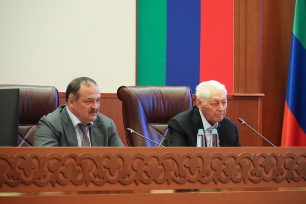 В Дагестане презентовали книгу «Государственный Совет Республики Дагестан 1994-2006 гг. Оценки и суждения современников»