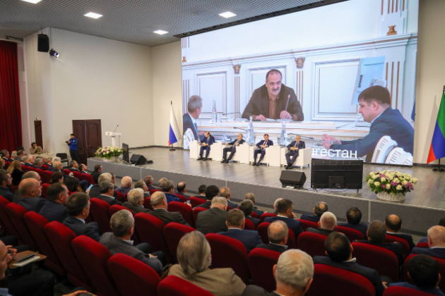 Сергей Меликов принял участие в Республиканской конференции по развитию общественного транспорта в Дагестане