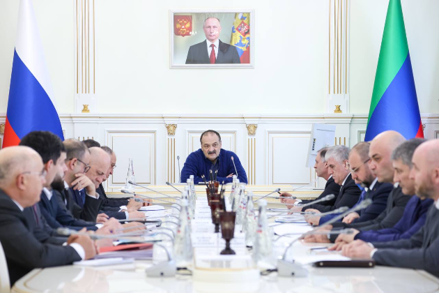 Сергей Меликов провел первое заседание Правкомиссии по вопросам эффективного использования земель