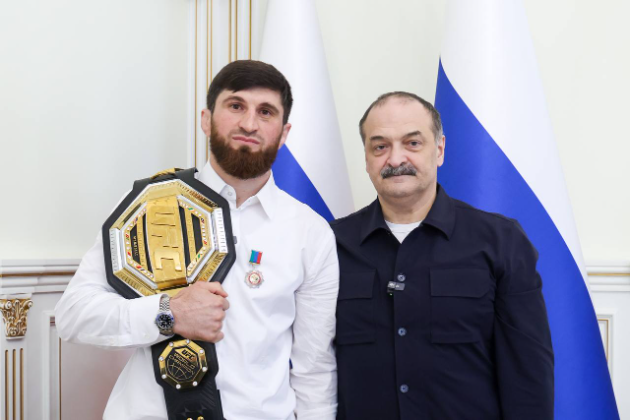 Сергей Меликов вручил Магомеду Анкалаеву высшую награду Дагестана
