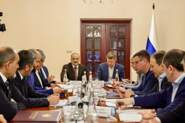 Максим Решетников и Сергей Меликов обсудили социально-экономическое развитие Республики Дагестан
